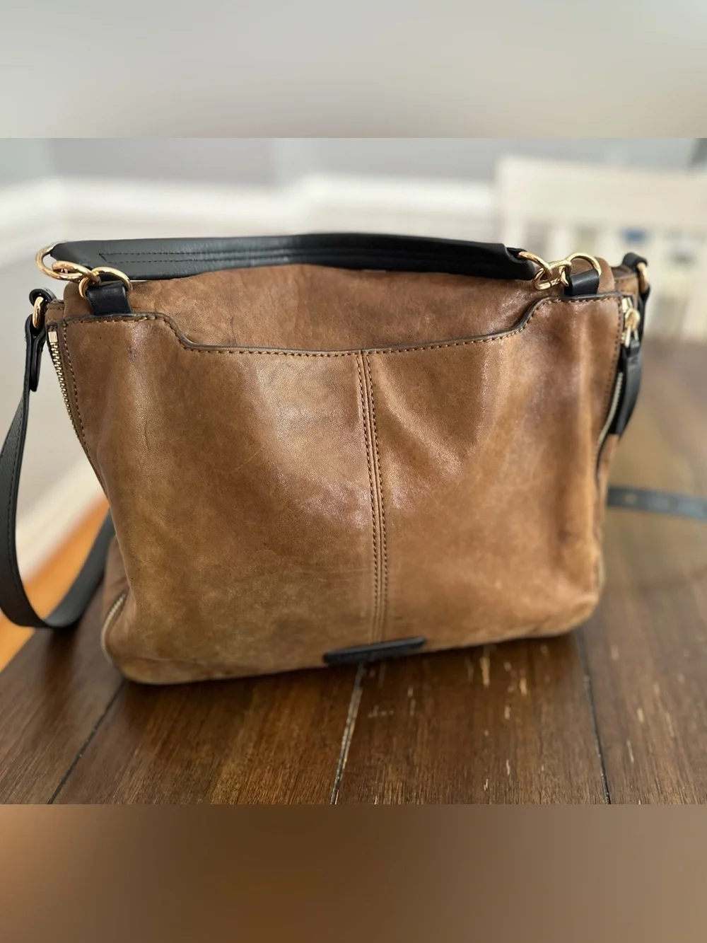 Vince Camuto Zelos flap messenger bag